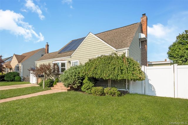 69 Louis Drive, Farmingdale, NY 11735