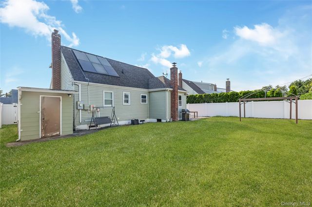 69 Louis Drive, Farmingdale, NY 11735