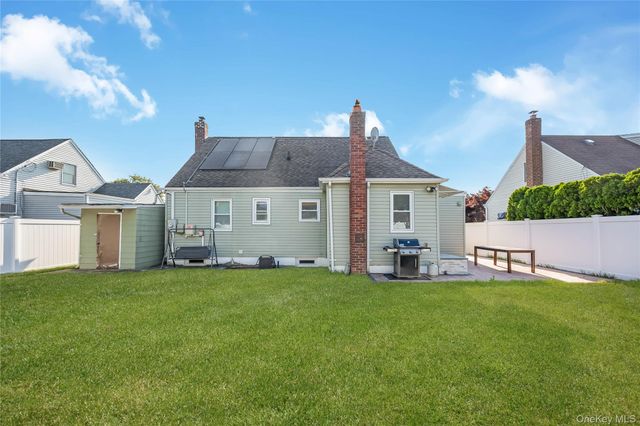 69 Louis Drive, Farmingdale, NY 11735