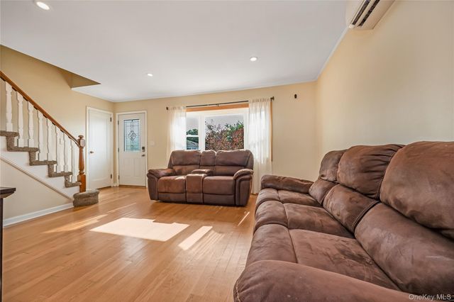 69 Louis Drive, Farmingdale, NY 11735