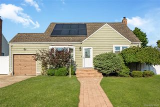 69 Louis Drive, Farmingdale, NY 11735