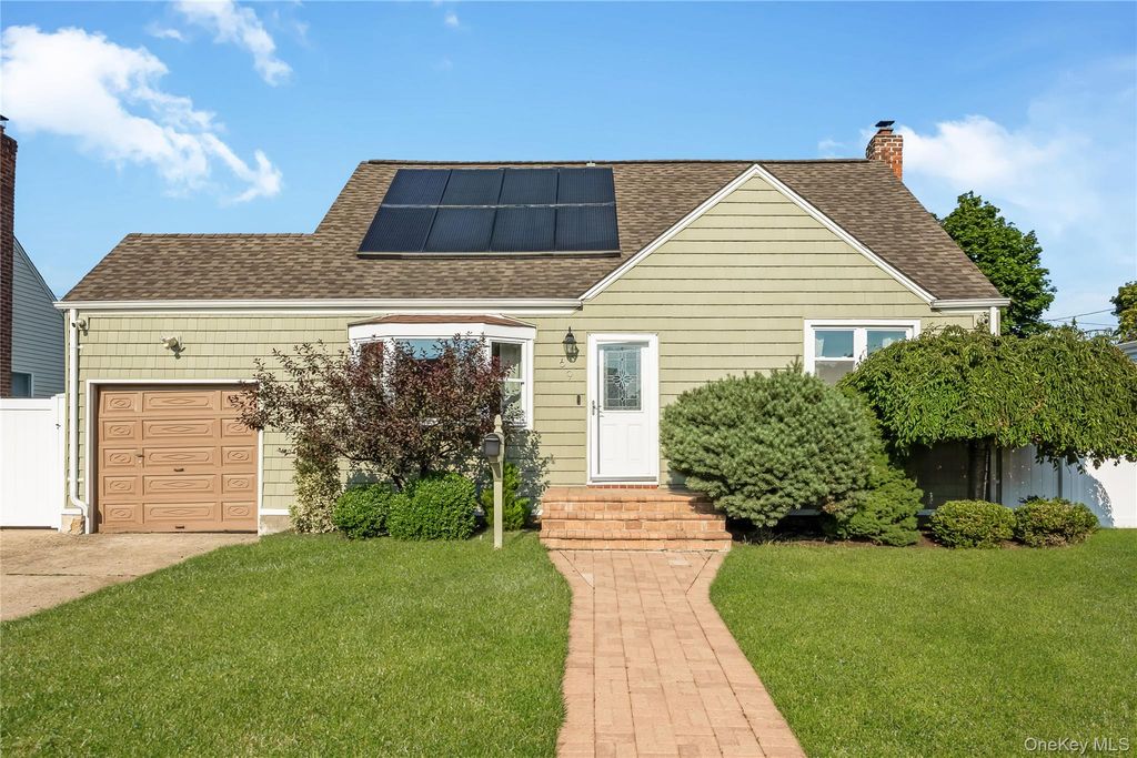 69 Louis Drive, Farmingdale, NY 11735
