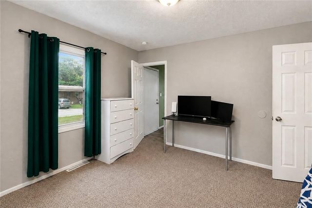 7406 S PARK Road, Kansas City, MO 64129