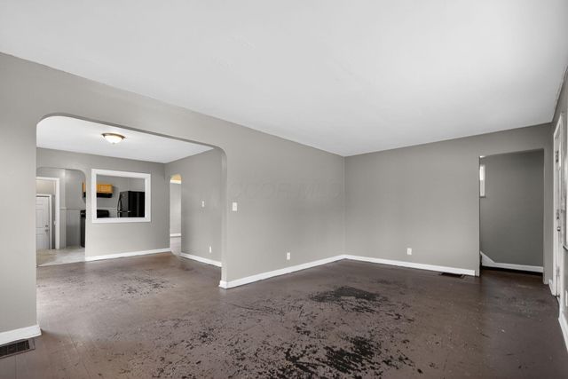 161 S James Road, Columbus, OH 43213