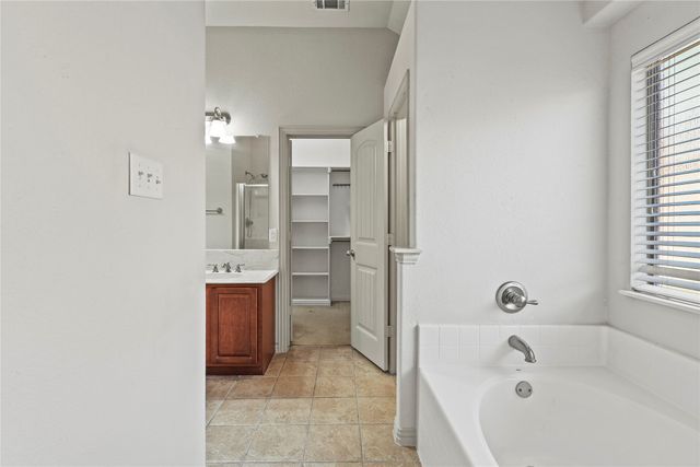 200 Chimney Rock Drive, Waxahachie, TX 75167