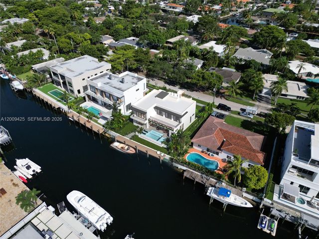 2060 S Hibiscus Dr, North Miami, FL 33181