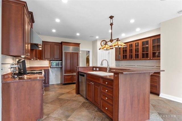 376 Yankee Trace Drive, Dayton, OH 45458