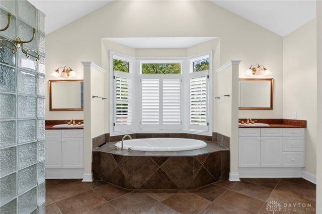 376 Yankee Trace Drive, Dayton, OH 45458