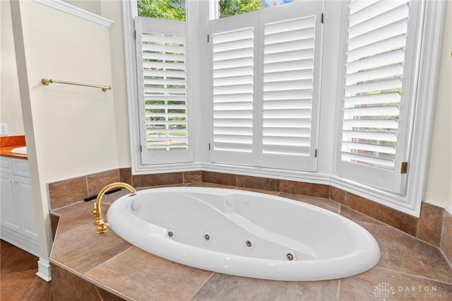 376 Yankee Trace Drive, Dayton, OH 45458