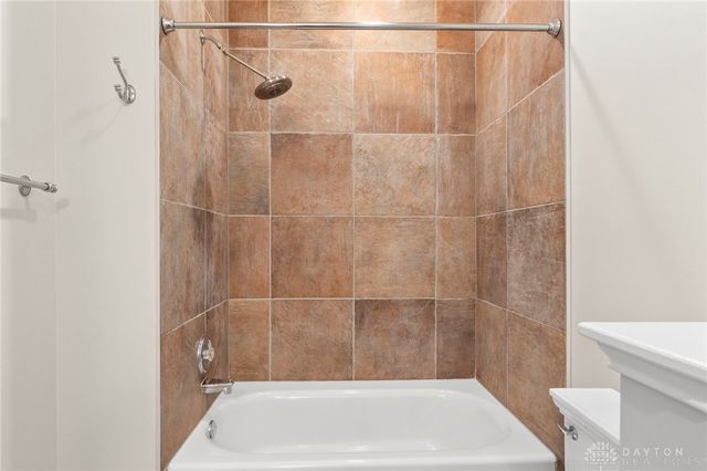 376 Yankee Trace Drive, Dayton, OH 45458