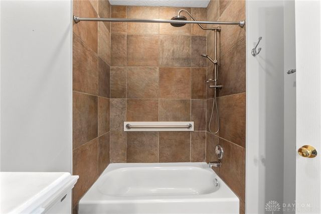 376 Yankee Trace Drive, Dayton, OH 45458