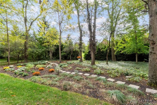 376 Yankee Trace Drive, Dayton, OH 45458