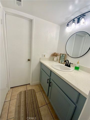 12141 Centralia 111, Lakewood, CA 90715