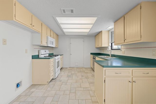 3904 Burr Oak LN, Austin, TX 78727