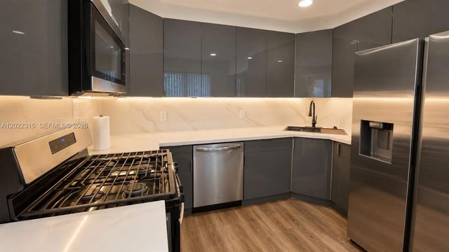 1155 Hayes St, Hollywood, FL 33019