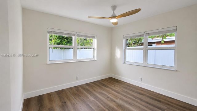 1155 Hayes St, Hollywood, FL 33019