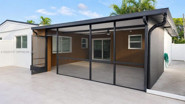 1155 Hayes St, Hollywood, FL 33019