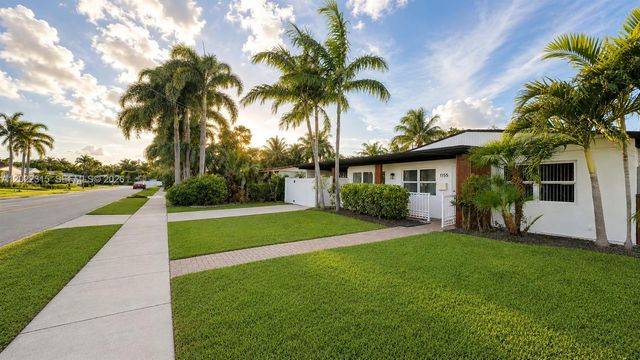 1155 Hayes St, Hollywood, FL 33019