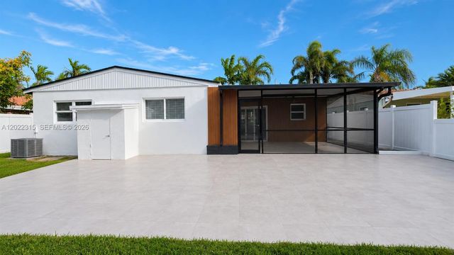 1155 Hayes St, Hollywood, FL 33019