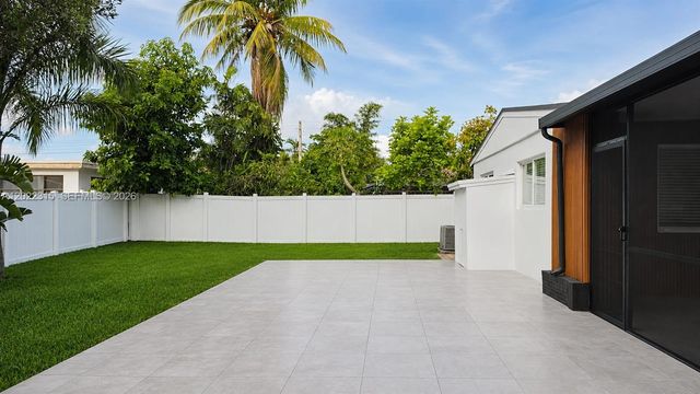 1155 Hayes St, Hollywood, FL 33019