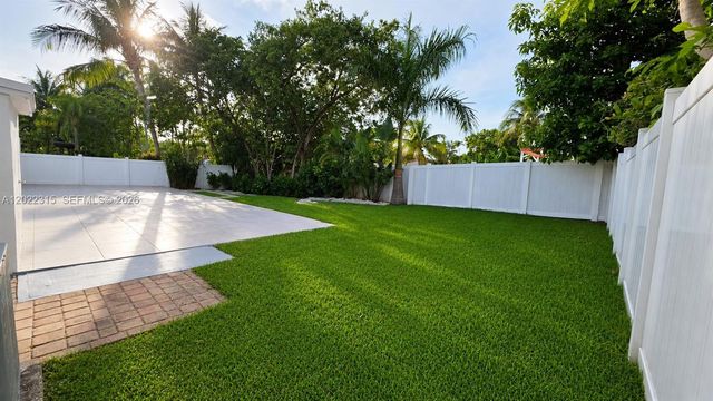 1155 Hayes St, Hollywood, FL 33019