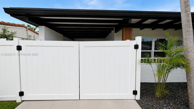 1155 Hayes St, Hollywood, FL 33019