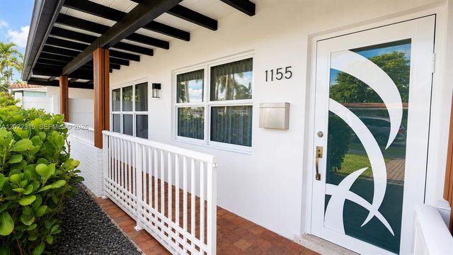 1155 Hayes St, Hollywood, FL 33019