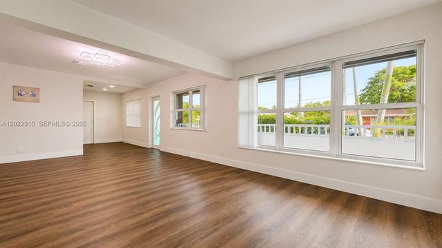 1155 Hayes St, Hollywood, FL 33019