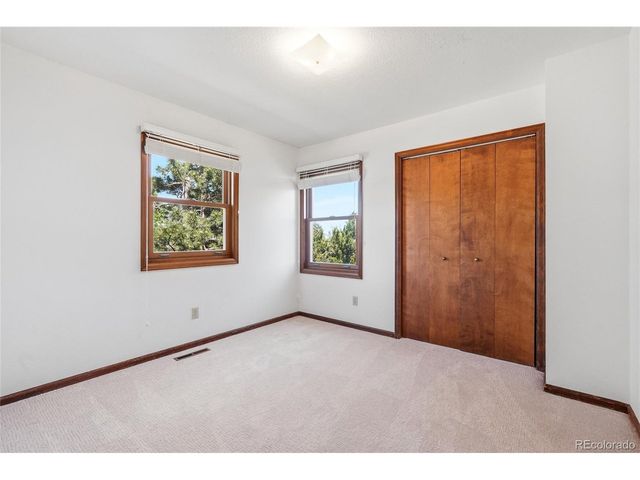 1843 Eisenhower Dr, Louisville, CO 80027