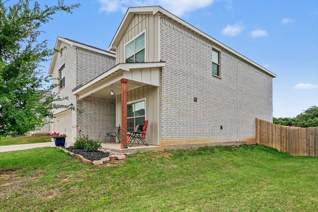 304 Lowery Oaks Trail, Fort Worth, TX 76120