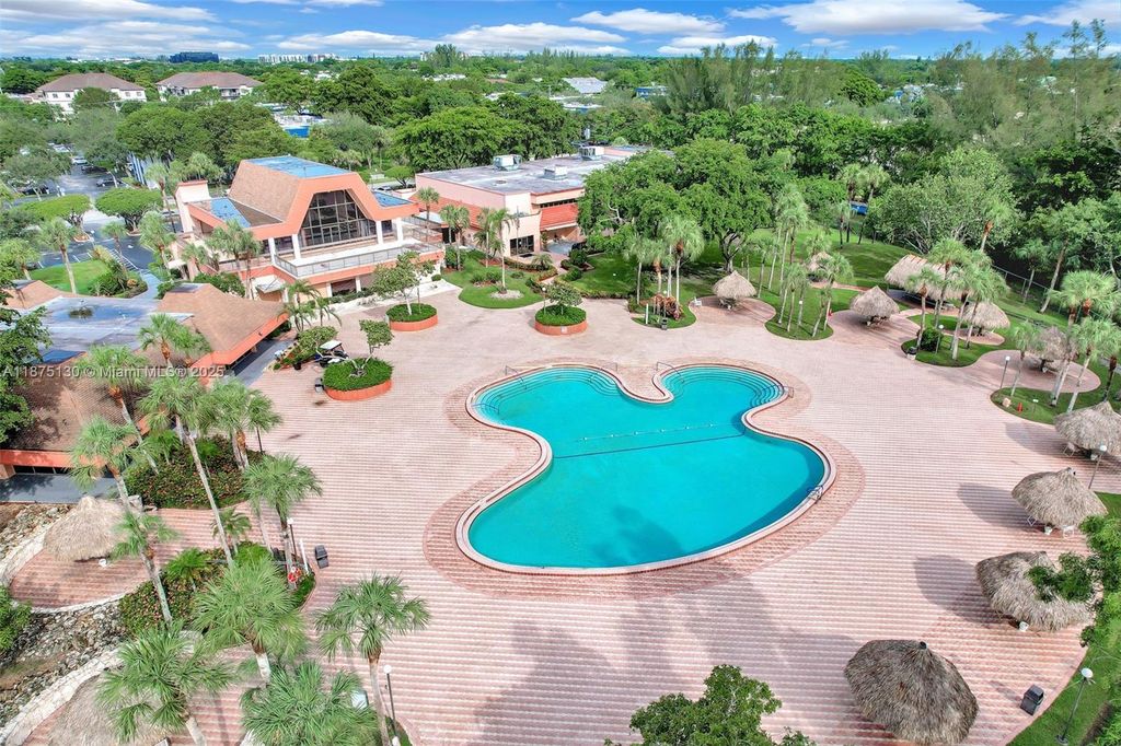 3150 Holiday Springs Blvd 8-305, Margate, FL 33063