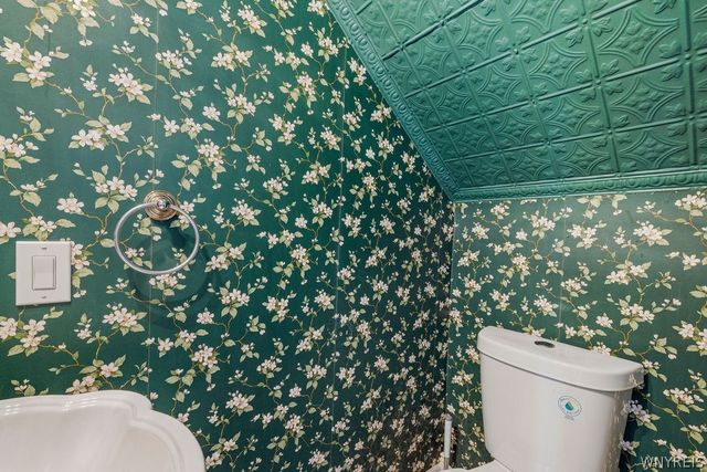 633 Locust Street, Lockport City, NY 14094