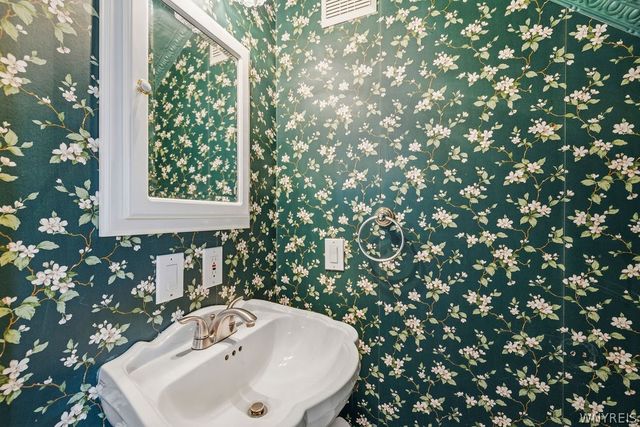 633 Locust Street, Lockport City, NY 14094