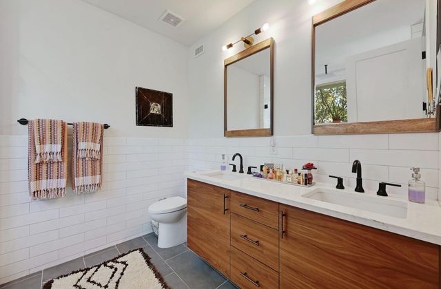 505 Krebs LN A, Austin, TX 78704