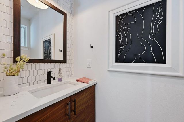 505 Krebs LN A, Austin, TX 78704