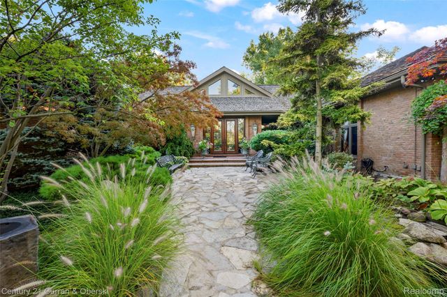 9 West Lane, Dearborn, MI 48124