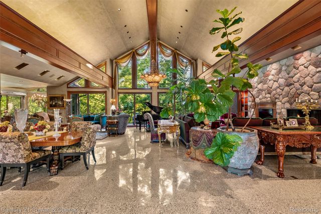 9 West Lane, Dearborn, MI 48124