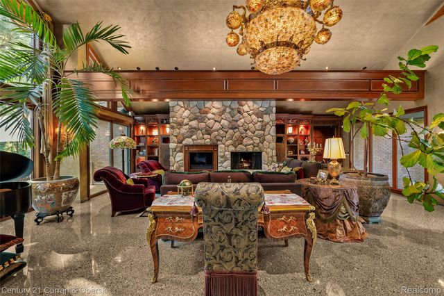 9 West Lane, Dearborn, MI 48124