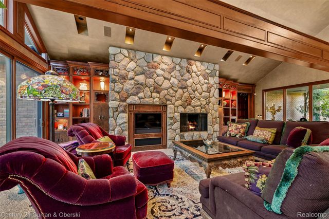 9 West Lane, Dearborn, MI 48124