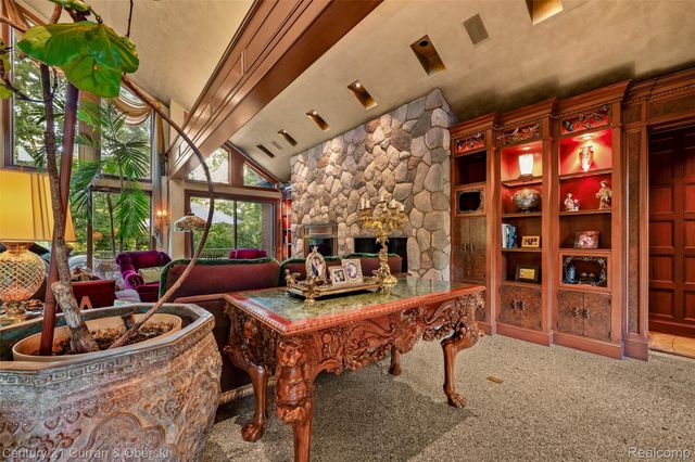 9 West Lane, Dearborn, MI 48124