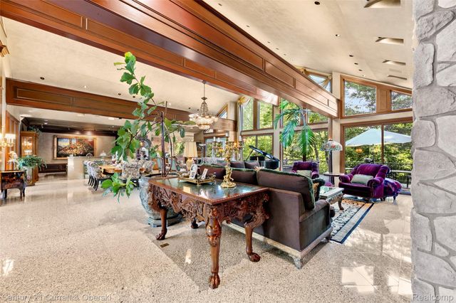 9 West Lane, Dearborn, MI 48124