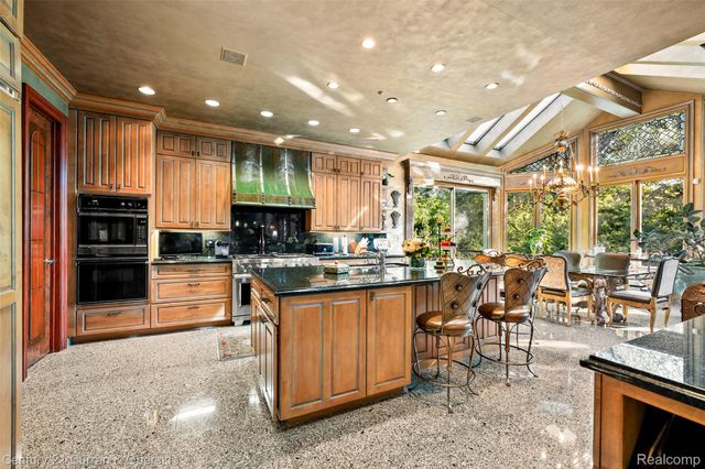 9 West Lane, Dearborn, MI 48124