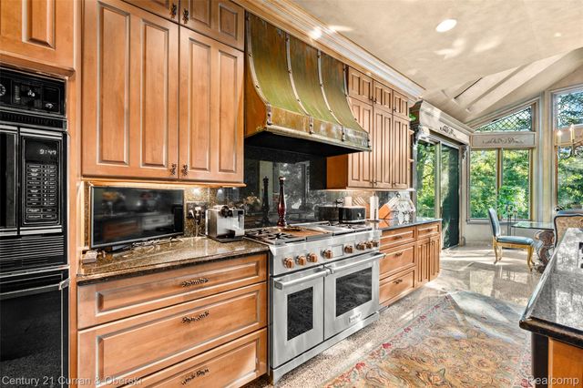 9 West Lane, Dearborn, MI 48124