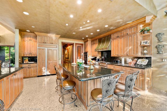 9 West Lane, Dearborn, MI 48124