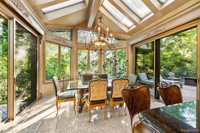 9 West Lane, Dearborn, MI 48124