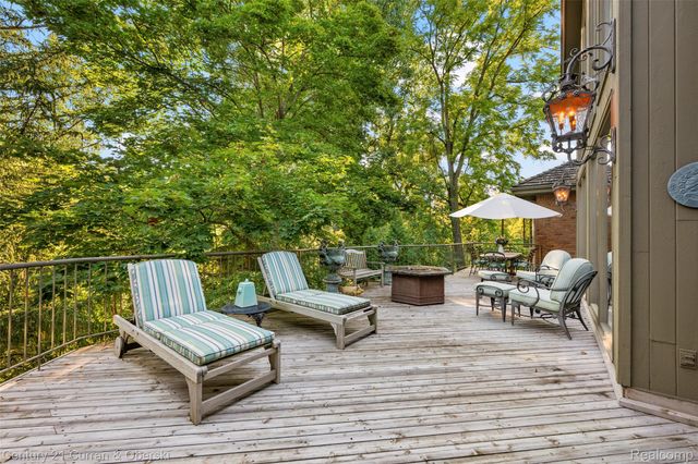 9 West Lane, Dearborn, MI 48124