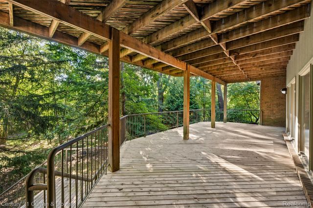 9 West Lane, Dearborn, MI 48124