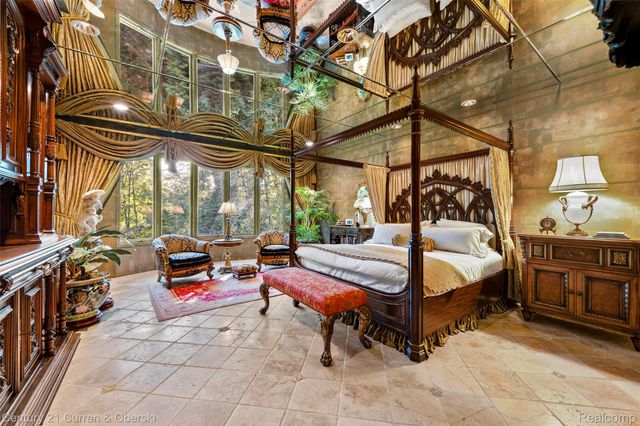 9 West Lane, Dearborn, MI 48124