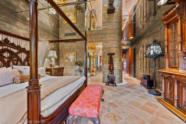 9 West Lane, Dearborn, MI 48124