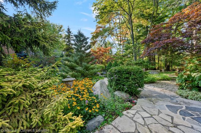 9 West Lane, Dearborn, MI 48124